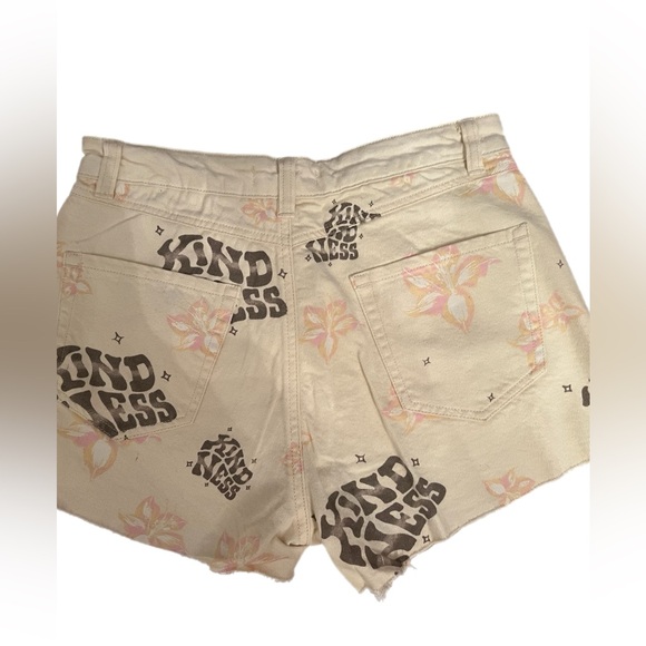 Stradivarius Happy Hippie Shorts 🌿 - Picture 2 of 6